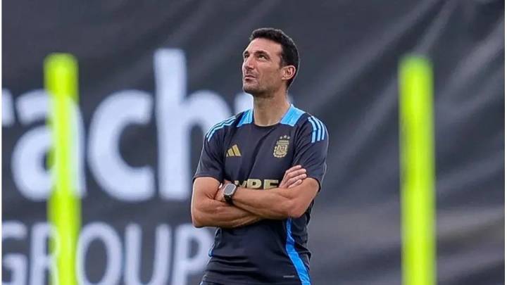 Scaloni mantiene dos interrogantes para definir la formación titular de Argentina