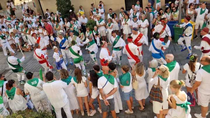 Los Danzantes reclaman reflexión y medidas para dignificar la procesión de San Lorenzo tras la mala experiencia de este 10 de agosto