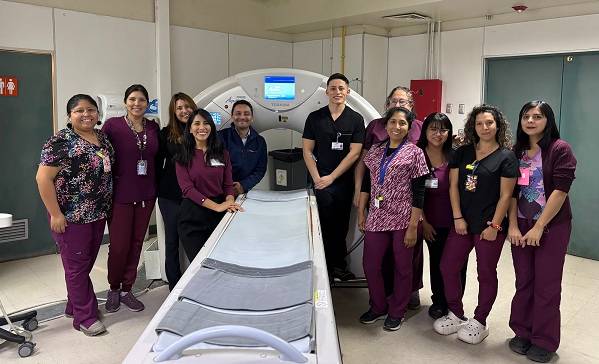 Hospital de Arica capacita a tecnólogos médicos en uso de tomógrafo computado
