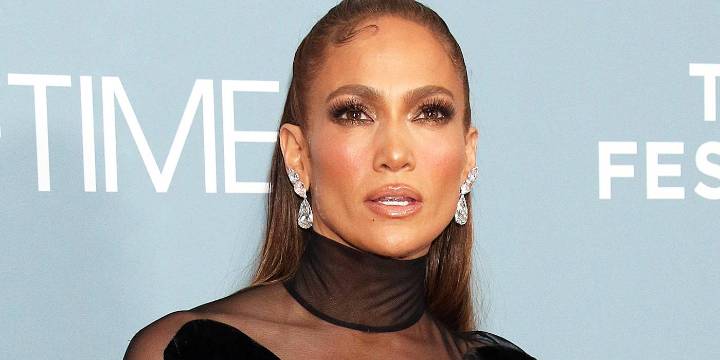 If You Love So-Bad-They’re-Good Movies, Watch This Absurd, Steamy Jennifer Lopez Thriller That Just Dropped on Netflix