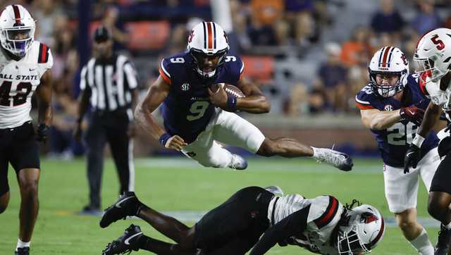Jackson Arnold throws 3 TDs and Auburn overwhelms Ball State 42
