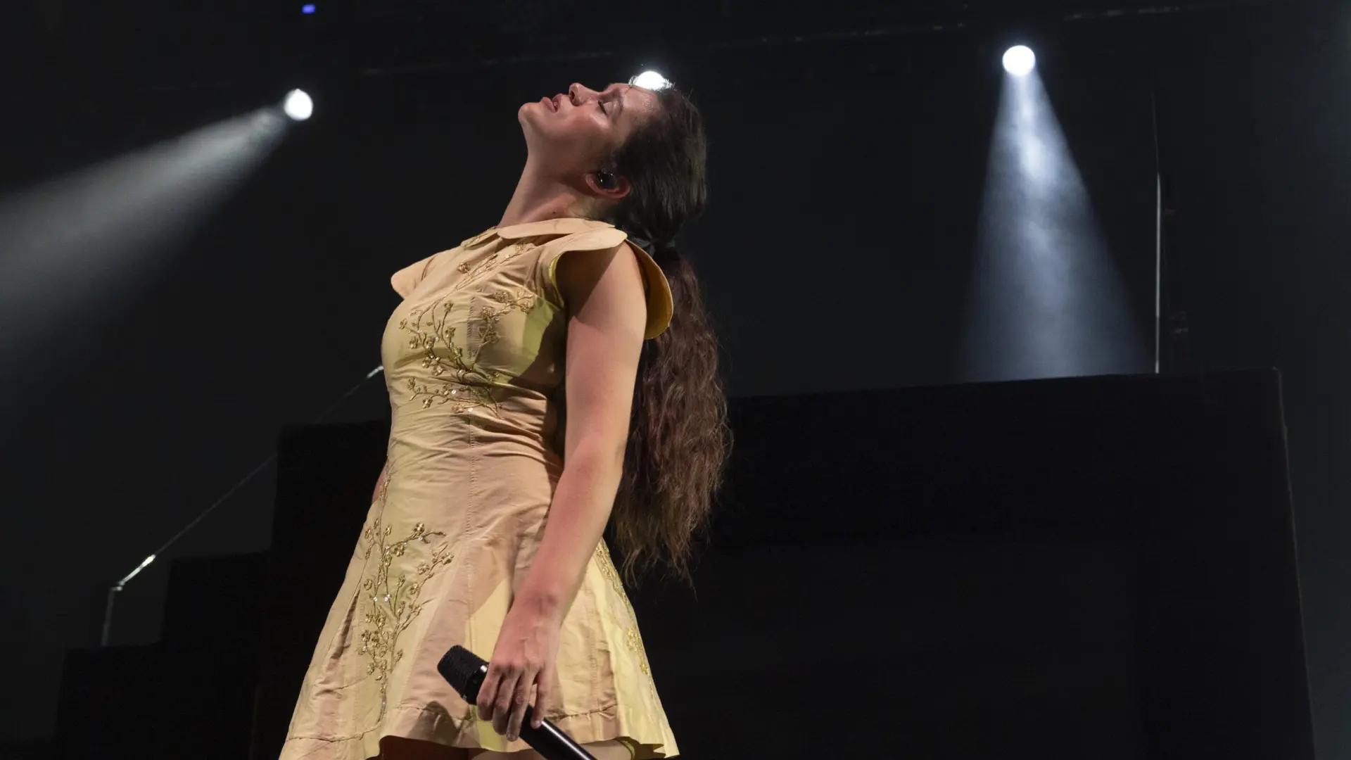 Amaia cantó y tocó con encanto, ternura y empatía para sus incondicionales en el FIZ