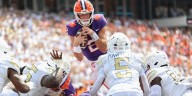 AP Top 25: Georgia Tech ranked highest since 2015; Dawgs move up after dramatic win