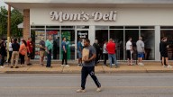Mom’s Deli reopening brings hourlong lines to St. Louis Hills