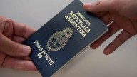 Los pasaportes con fallas podrían ser hasta 200 mil y el Gobierno no da explicaciones