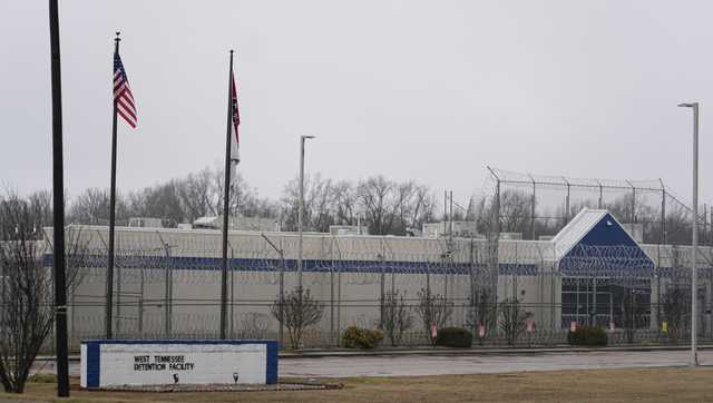 Immigrant detainees arrive at Tennessee ICE detention center