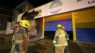 En plena goleada de Colombia, un taller de latonería se incendió en Medellín y así quedó . . .