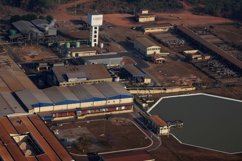 Top global meatpacker JBS prepares for drop in cattle for slaughter in 2026