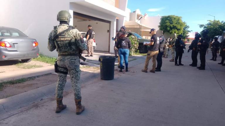 Aseguran otro vehículo y más armas tras cateo a domicilio de Stanza Cantabria, en Culiacán