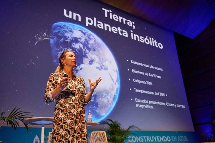 “El hombre debe amar y respetar la Tierra como a su propia madre”