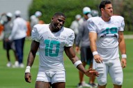 Top Dolphins-Colts prop bet predictions from Chris Perkins, David Furones