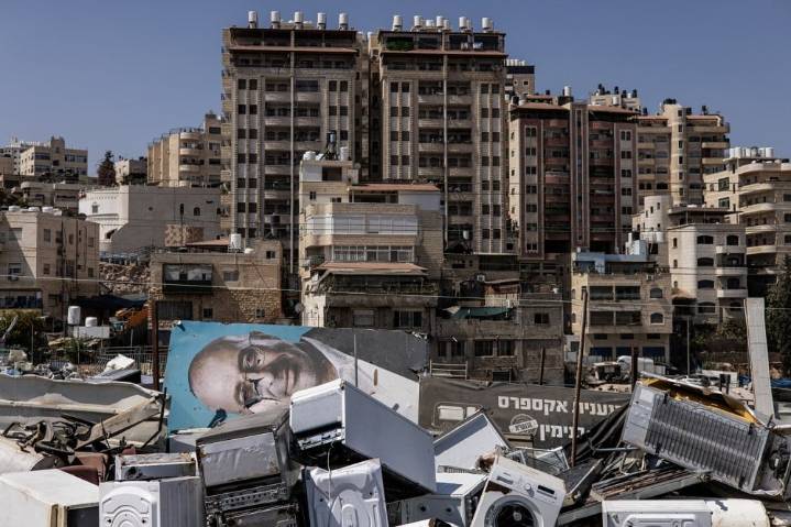 Israel Is Orchestrating an Economic Collapse in the West Bank