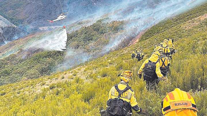 El incendio de Casaio suma 850 nuevas hectáreas a un verano negro en Ourense