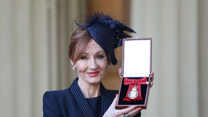JK Rowling llama "ignorante" a Emma Watson en medio de su discusión sobre las personas trans
