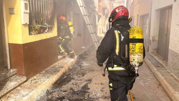Muere un hombre atrapado entre las llamas del incendio originado en una vivienda