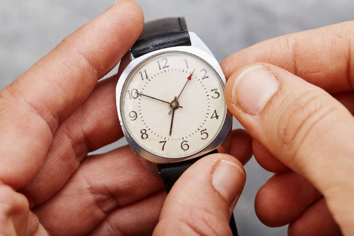 Cambio de hora 2025: ¿Qué hora es en Chile? Revisa el huso oficial tras el inicio del horario de verano