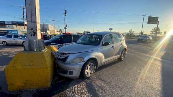Sufre malestar al volante y choca contra poste en carretera a Aldama