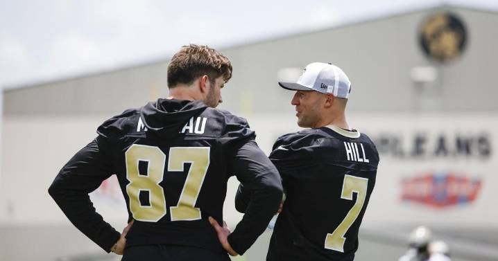 Taysom Hill, Foster Moreau cleared to return to practice