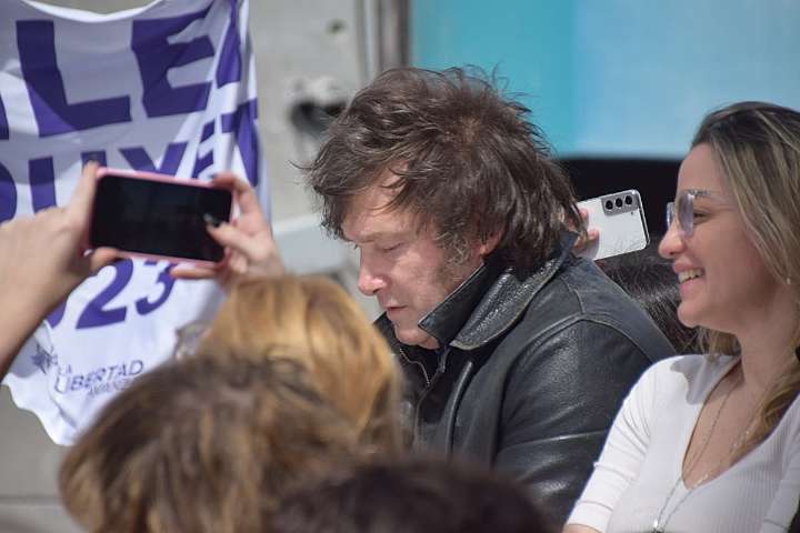 La imagen del presidente Milei sufre “una caída”, según el análisis de una consultora