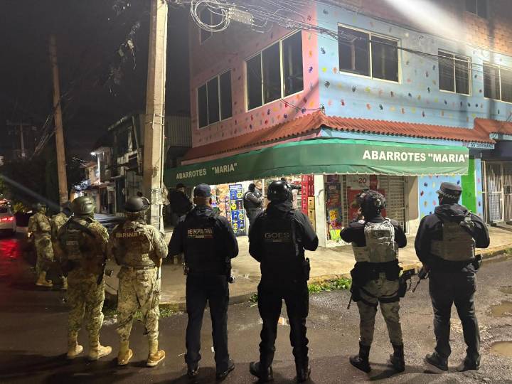 Caen cinco de La Chokiza en Ecatepec con armas, droga y más de 200 mil pesos
