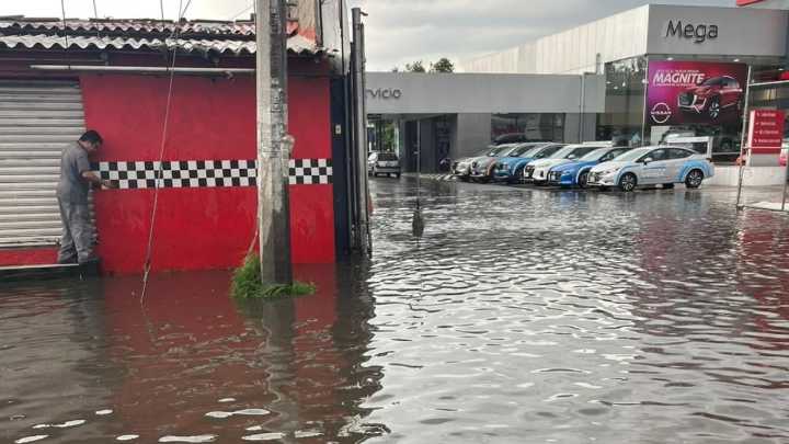 Otra vez Toluca y Metepec bajo el agua por lluvias y granizo