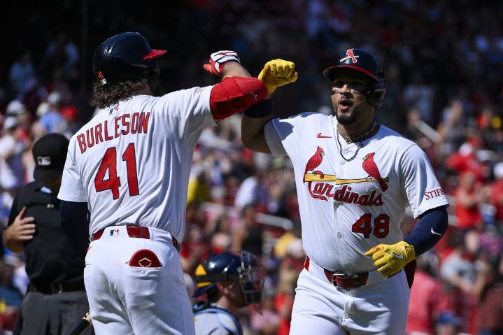 Deadspin | Brewers' magic number remains 1 after loss to Cards