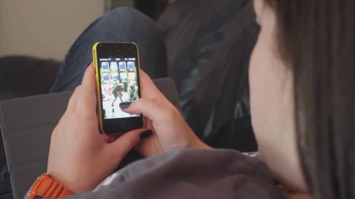 Some Texas school districts find loophole in state's cell phone bans
