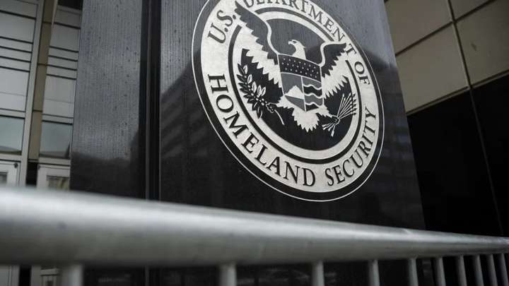 Agencia migratoria de EE.UU. formará su propia fuerza policial; podrán arrestar a migrantes y portar armas