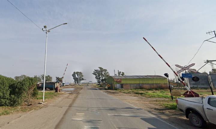 El tren chocó a un camión de cereales en White