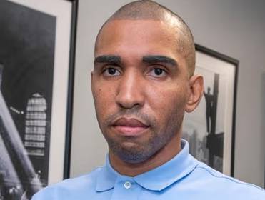 Ex empleado de Suffolk presenta demanda federal por discriminación