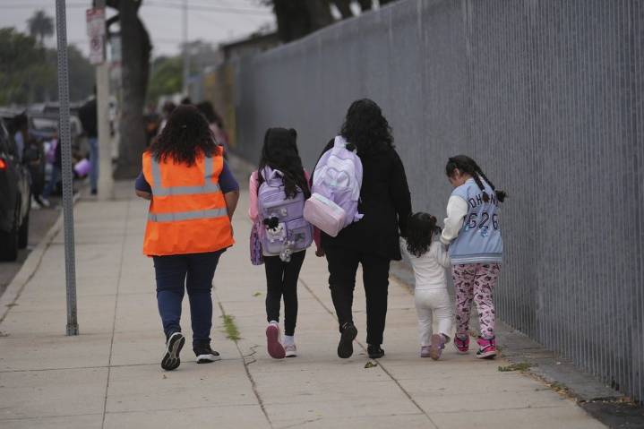 California bill would require parents be notified when immigration enforcement is at school