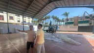 El Ayuntamiento de Almuñécar refuerza la estructura de la pista deportiva del CEIP Virgen de la Antigua