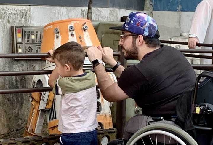 Puertorriqueño muere en montaña rusa de parque temático