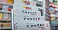Se acabó la espera: Dos ganadores se reparten histórico premio de 1,800 millones del Powerball en EE.UU.