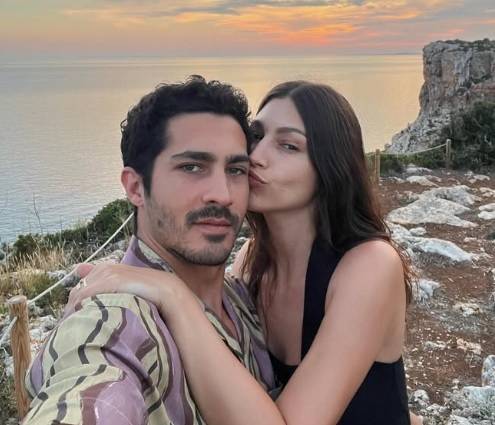 Úrsula Corberó anunció que espera su primer hijo junto al Chino Darín
