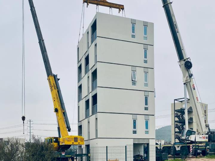 Se construyó en apenas un día: así es el Edificio Momentum de seis pisos que se instaló en Pudahuel