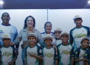 Alí Romero dota con uniformes a beisbolistas que representarán a Nueva Esparta