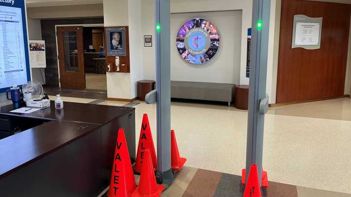 EVSC parent presses school board for metal detectors at schools