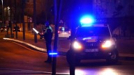 Un conductor ebrio cuadruplica la tasa de alcohol y ataca y hiere a los policías