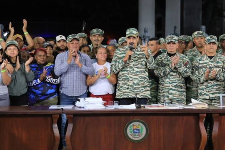 Maduro llevará militares a los barrios para entrenar a la población ante amenazas de EEUU