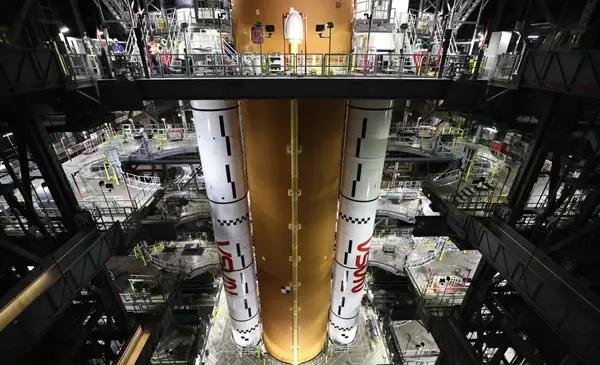 La NASA que podría adelantar su misión lunar tripulada para febrero