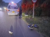 Motociclista embistió a una familia entera; entre los heridos hay un bebé de 8 meses
