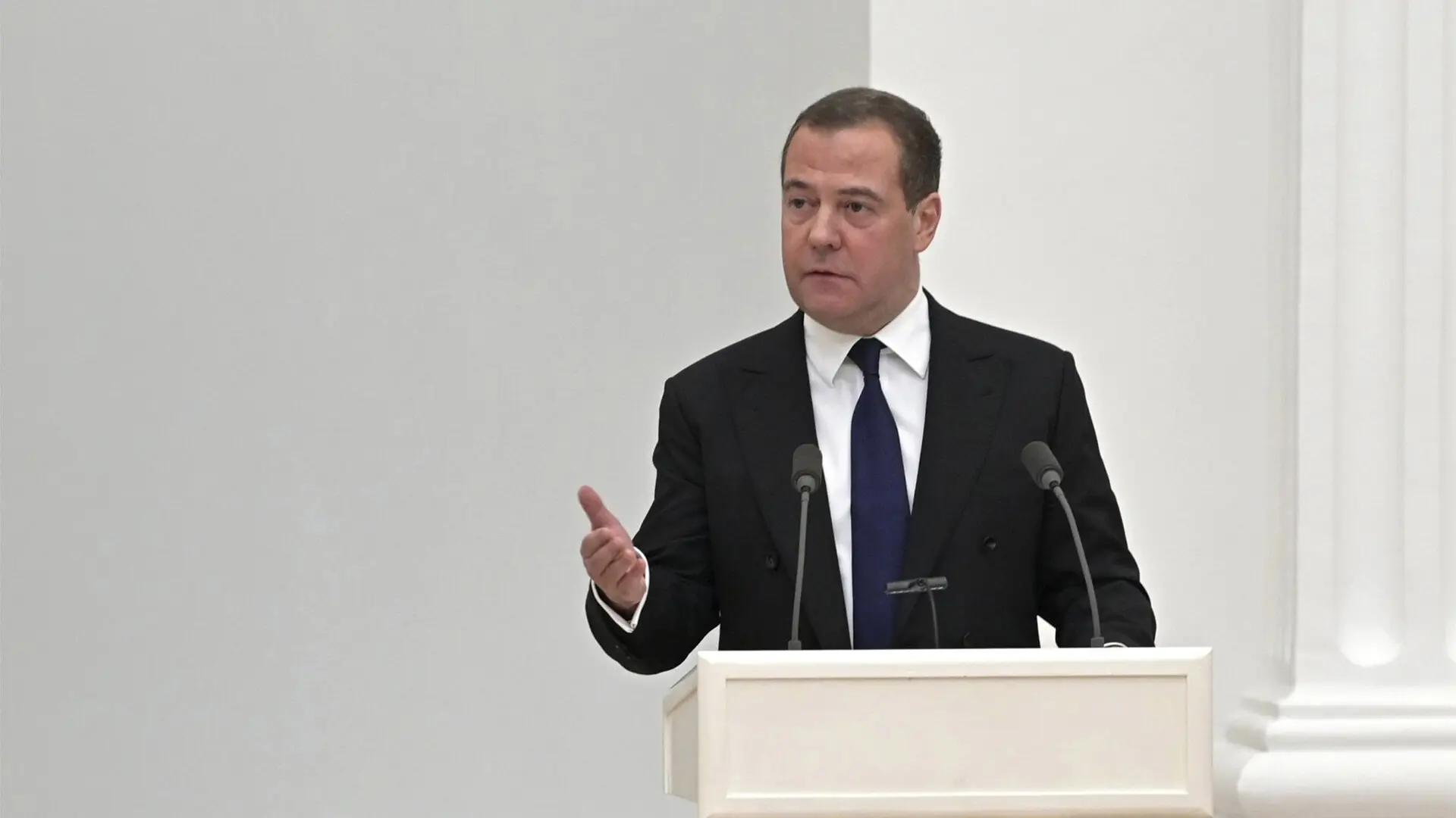 Medvedev se burla de la amenaza de Trump de enviar submarinos nucleares a las costas de Rusia