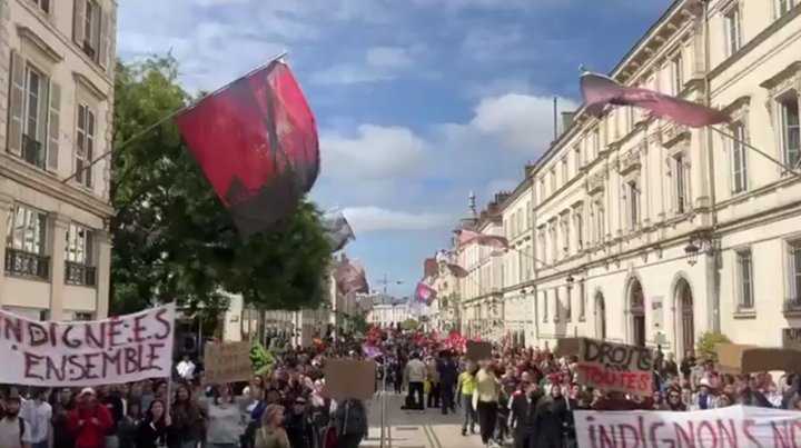 (VIDEO) Huelgas, piquetes, manifestaciones y represión policial : Francia salió a las calles en medio de la crisis política