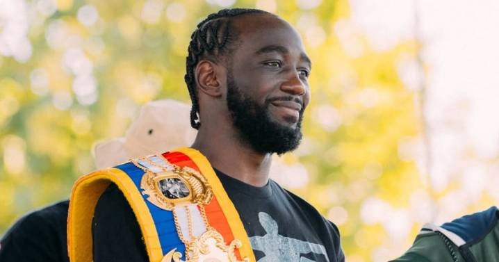Momentos de tensión: Terence Crawford es encañonado por un policía y se teme lo peor (VIDEO)
