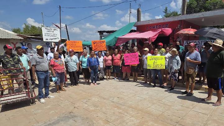 Manifestantes levantan bloqueo en Paso del Zacate y frenan desalojo de dos comerciantes