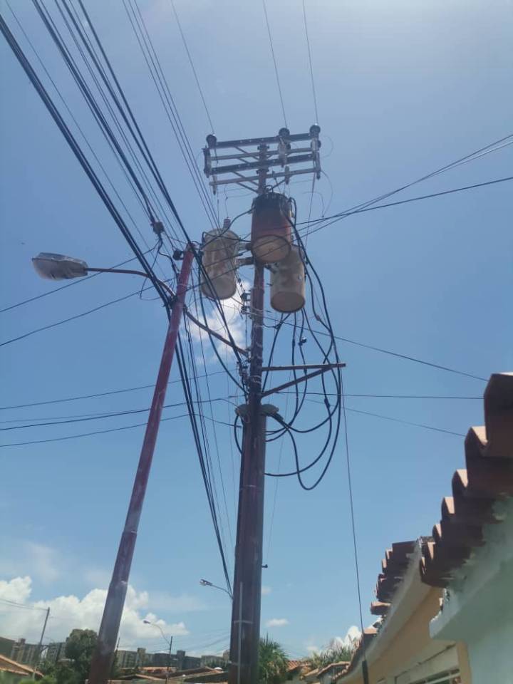 Calle Noruega de Los Mangos sin energía eléctrica desde agosto