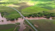 Cerraron carretera Flores Magón-NCG; río inundó puente y tramos
