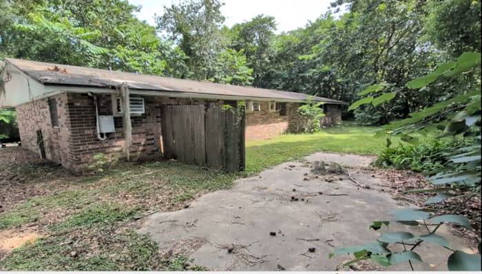 ‘It’s horrid’: Tenants say they’re paying nearly $1K for mold, leaks, and broken AC in duplexes owned by major landlord