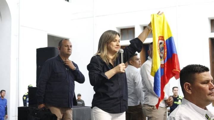 Con una bandera de Palestina intentaron sabotear acto de Vicky Dávila en Cúcuta; la respuesta de la precandidata generó sorpresa